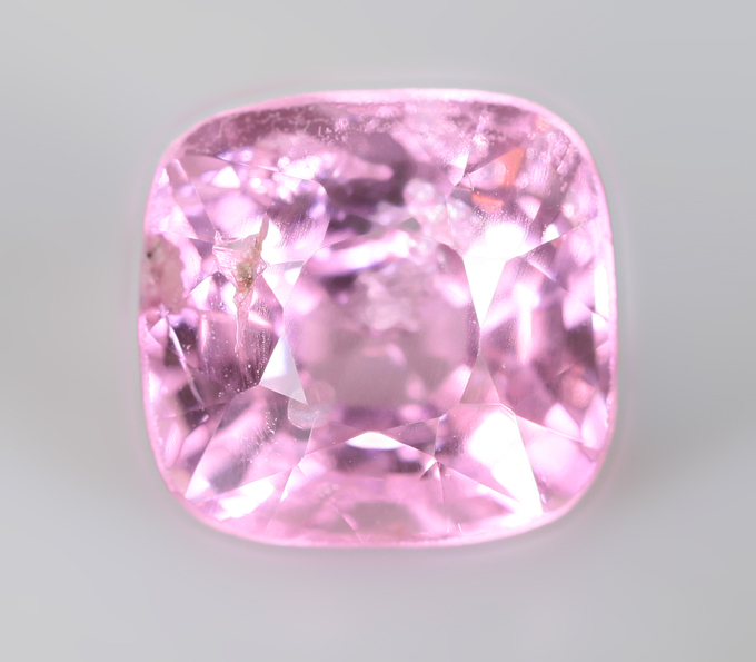 Серьги с неоново-розовыми шпинелями 2,09 карата