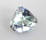 Брошь с цоизитами 2,19 карата и фенакитами 1,58 карата