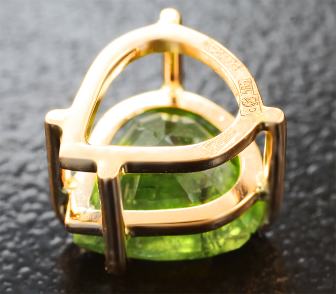 Кулон с цаворитом 2,25 карата