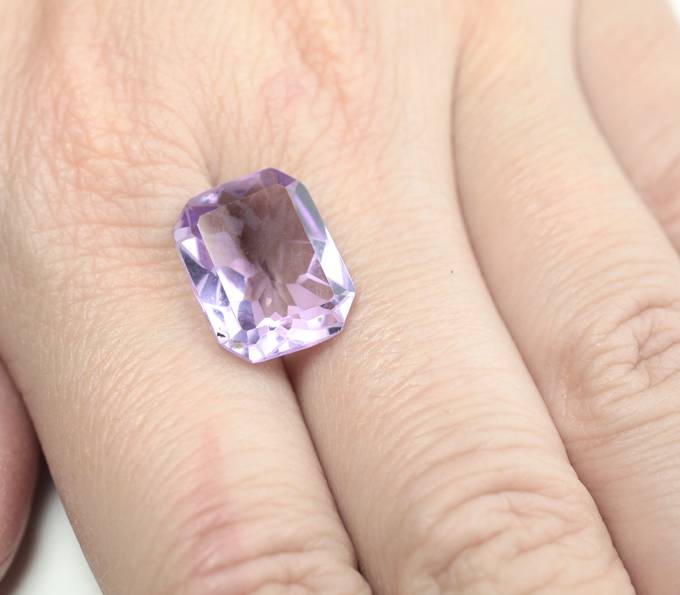 Аметист авторской огранки 8,24 карата