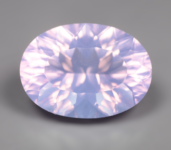 Чистейший лавандовый аметист лазерной огранки 6,19 карата