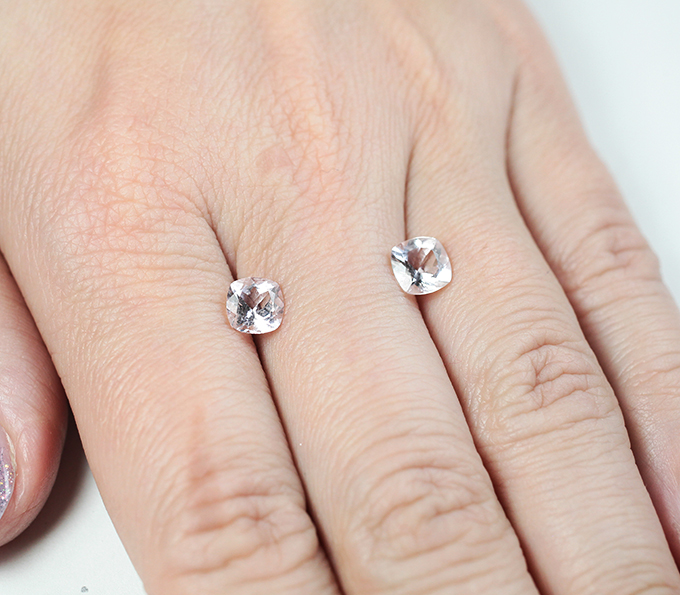 Пара пастельно-оранжевых морганитов 1,85 карата