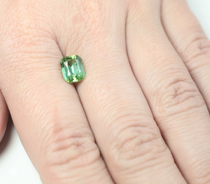 Open color grade! Полихромный турмалин 2,08 карата