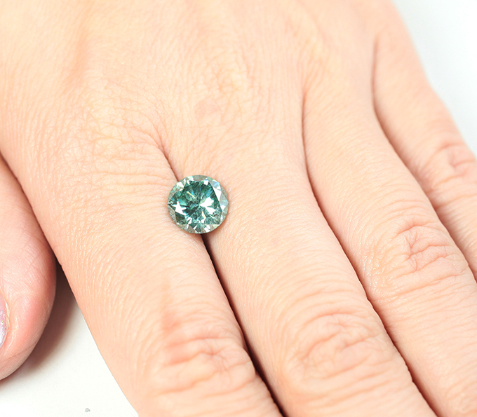 Голубовато-зеленый муассанит 2,64 карата