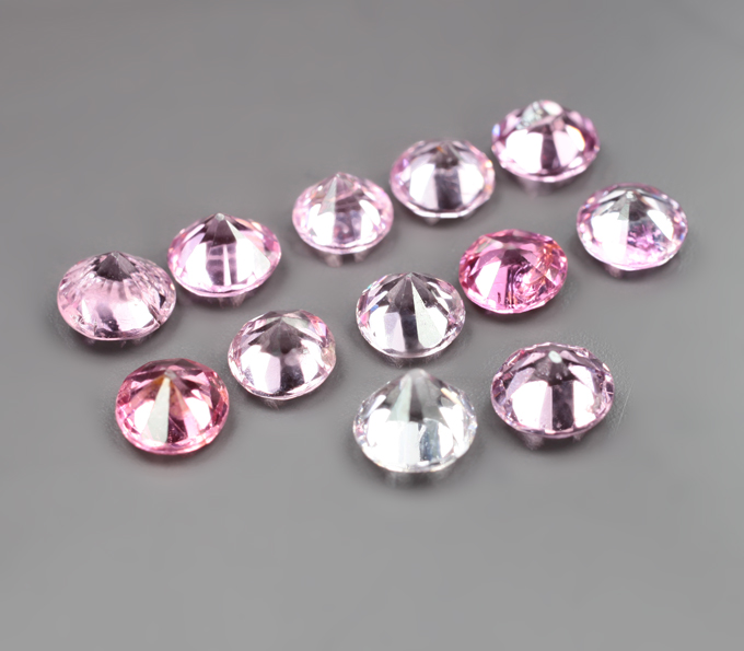 Крупный набор из 12 разноцветных шпинелей 4,29 карата