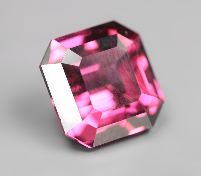 Чистейший умбалит гранат 3,92 карата