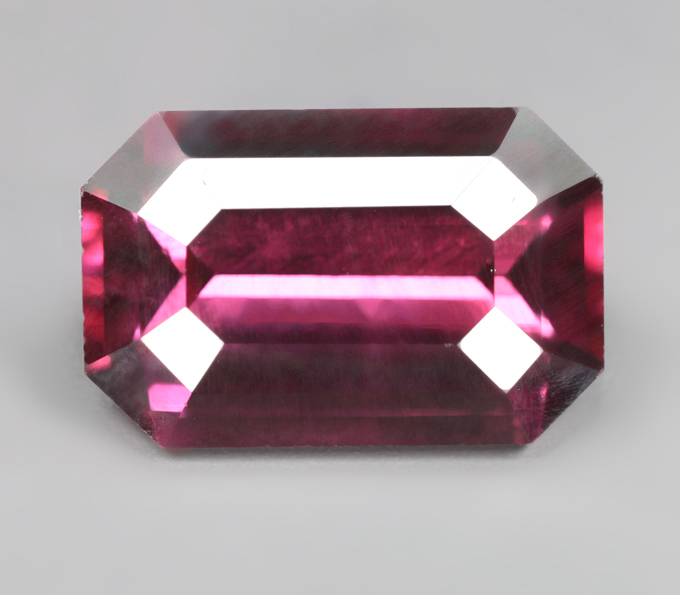 Крупный умбалит гранат высокой чистоты 4,31 карата