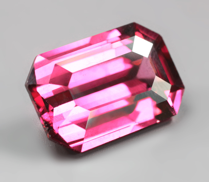 Крупный умбалит гранат высокой чистоты 4,31 карата