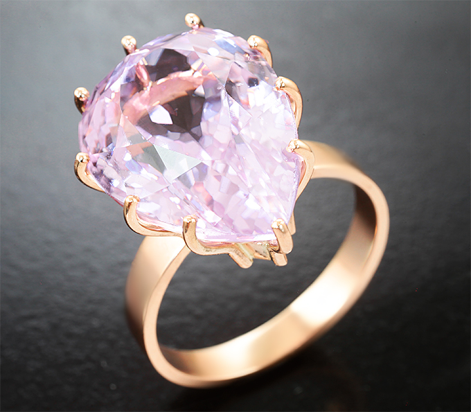 Кольцо с чистейшим кунцитом 18,48 карата