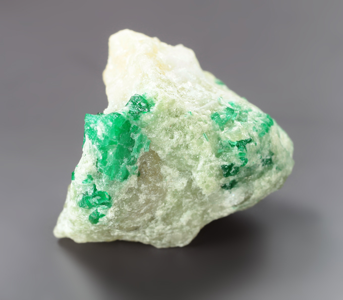 Не указан Кристаллы уральских демантоидов в породе 5,95 грамм