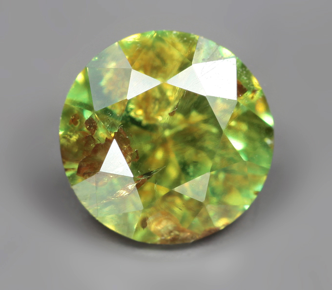 Уральский демантоид гранат 0,99 карата