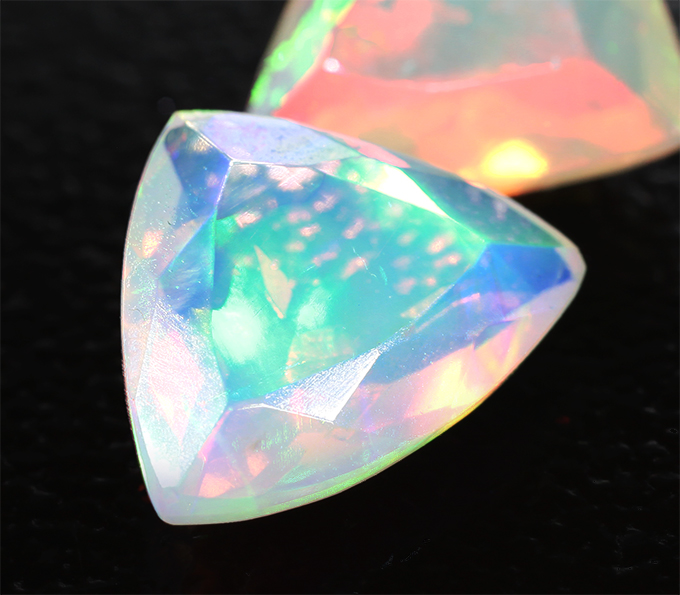 Пара ограненных эфиопских опалов 1,42 карата