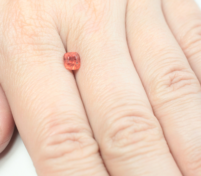 Оранжевая шпинель 1 карата