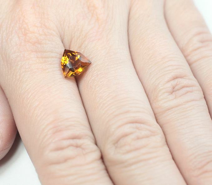 Чистейший цитрин авторской огранки 2,06 карата