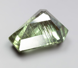 Перидот с включениями рутила авторской огранки 3,11 карата