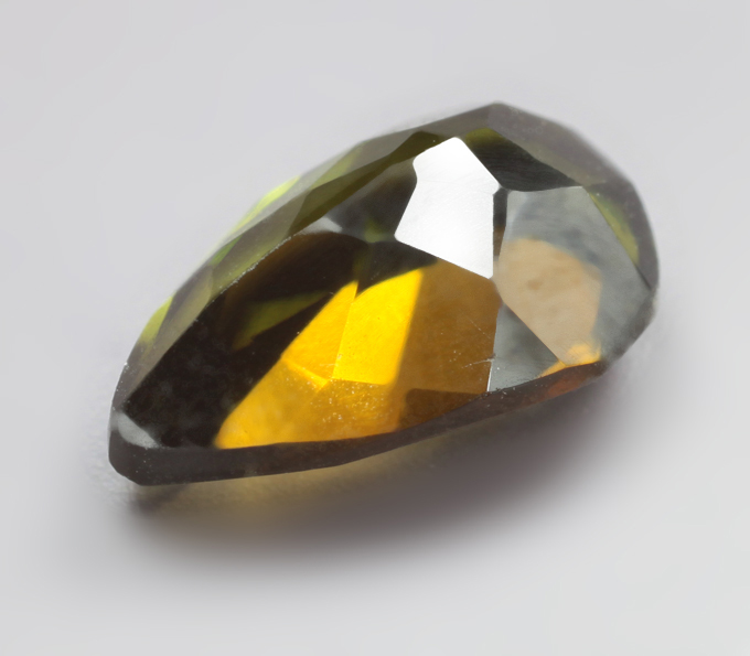 Полихромный турмалин высокой чистоты 1,64 карата