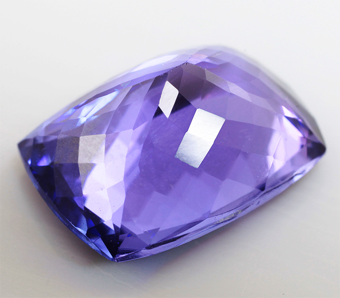 Топовое качество! Чистейший танзанит 6,37 карата 