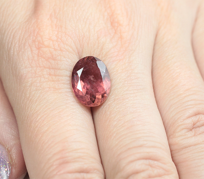 Красный турмалин 5,67 карата