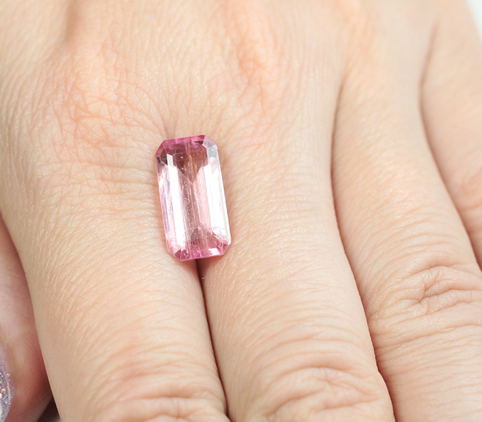Крупный розовый турмалин 6,07 карата