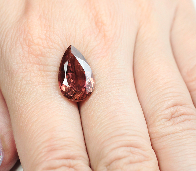 Крупный падпараджа турмалин 7,14 карата