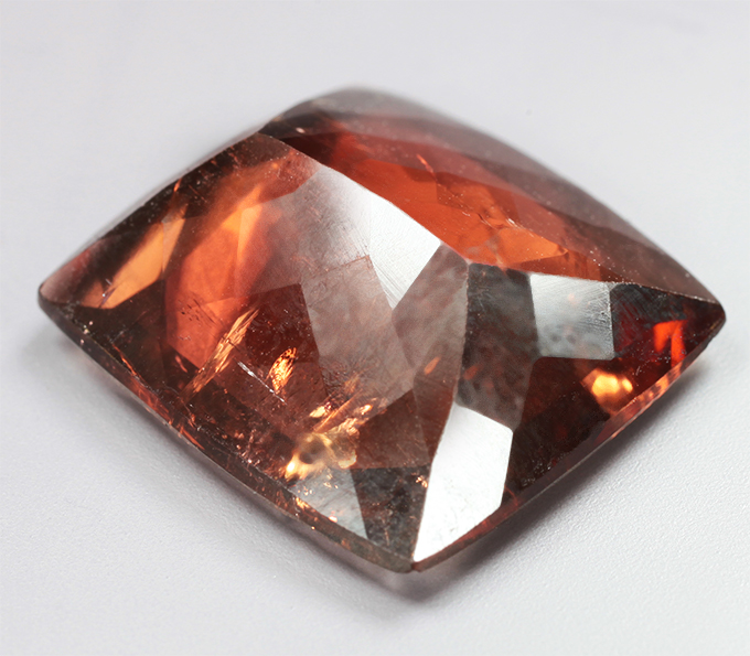 Крупный полихромный турмалин 11,57 карата