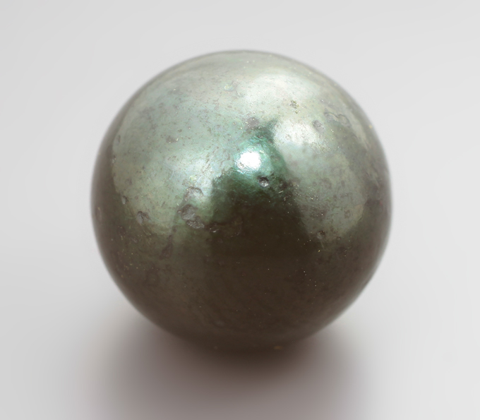 Крупная черная морская жемчужина 19,36 карата! Титановый люстр