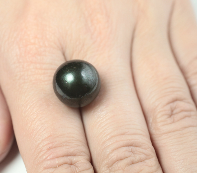 Крупная черная морская жемчужина 19,36 карата! Титановый люстр