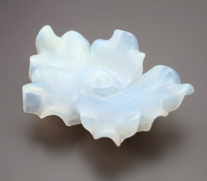 Крупный резной халцедон 14,58 карата