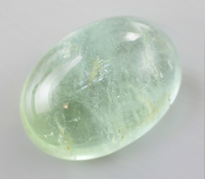 Крупный яблочно-зеленый турмалин 8,45 карата