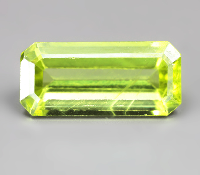 Перидот 2,76 карата