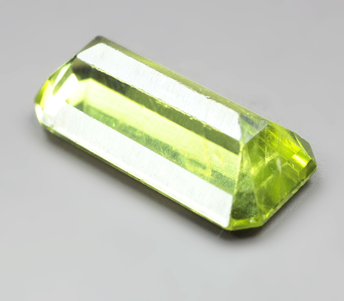 Перидот 2,76 карата