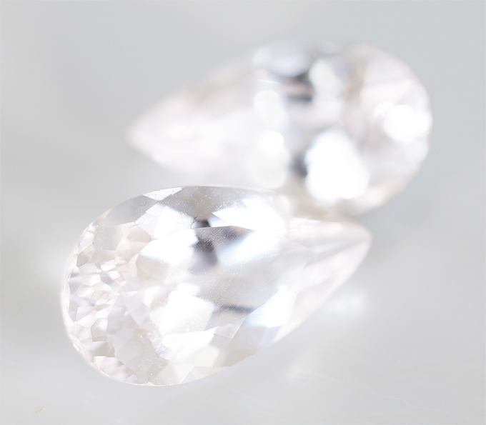 Редкая пара данбуритов 4,59 карата