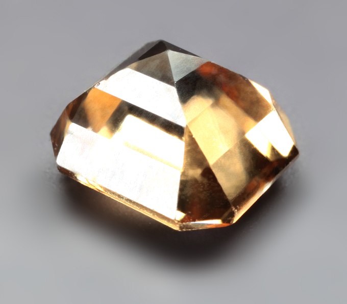 Желтый циркон высокой чистоты 2,33 карата