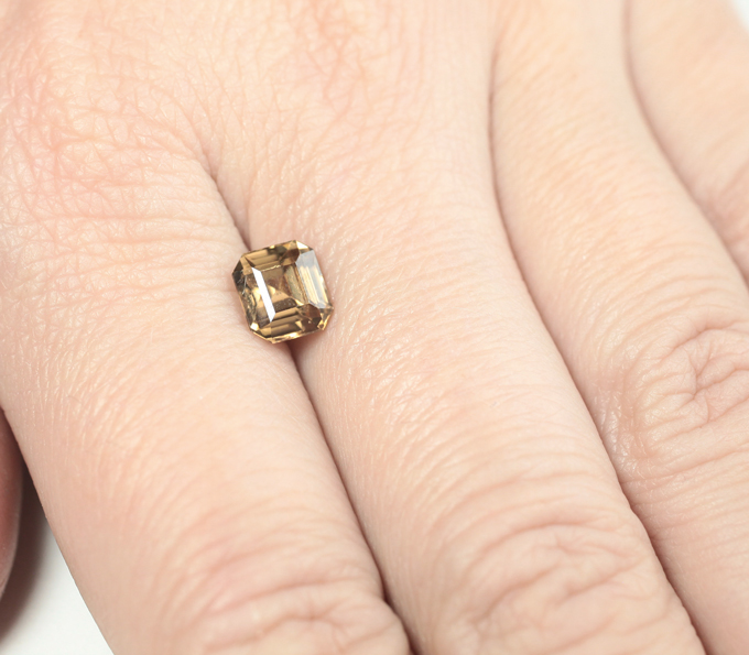 Желтый циркон высокой чистоты 2,33 карата