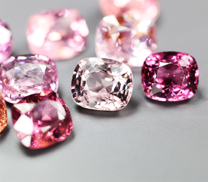 Набор из 10 разноцветных шпинелей 5,79 карата