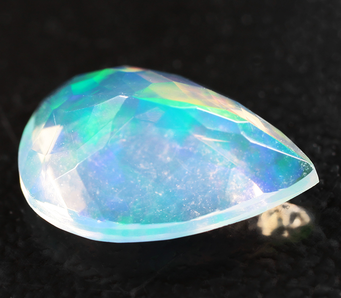 Ограненный эфиопский опал 1,54 карата