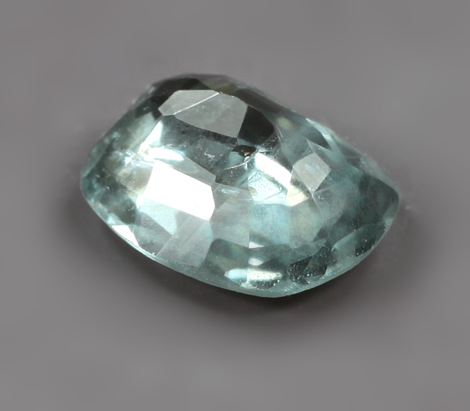 Шпинель цвета морской волны 1,29 карата
