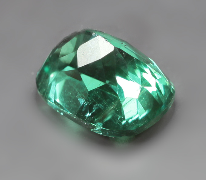 Топовый цвет! Голубовато-зеленый "неоновый" апатит 2,56 карата