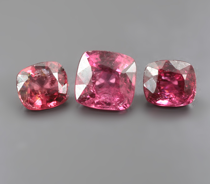 Набор из 3 пурпурновато-красных шпинелей 1,77 карата