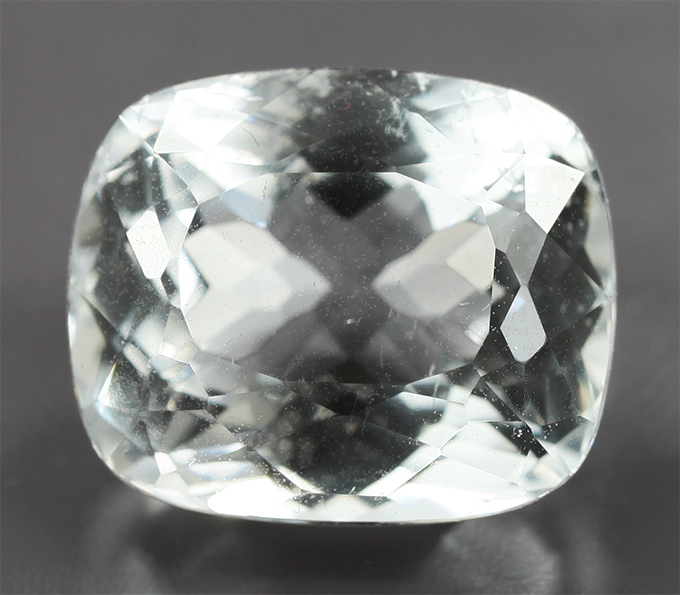 Крупный гошенит 8,41 карата