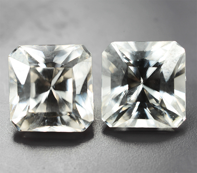 Пара чистейших бесцветных цирконов 4,98 карата