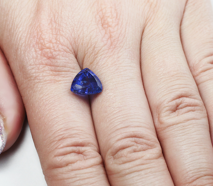 Насыщенный танзанит 4,39 карата