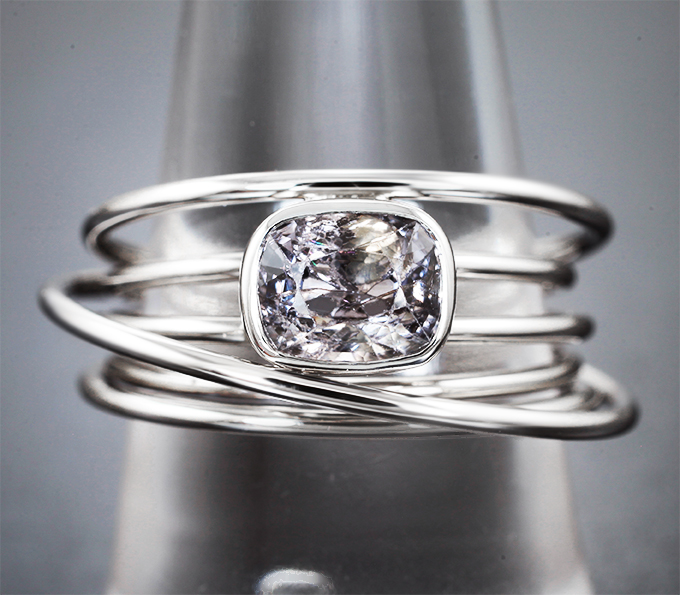 Кольцо с полихромной шпинелью со сменой цвета 1,49 карата