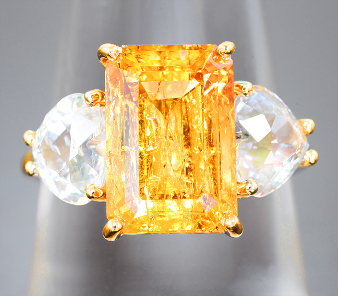 Кольцо с ярко-желтым топазом 5,81 карата и ограненным лунным камнем