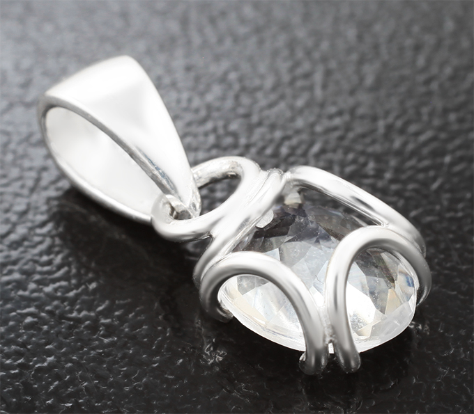 Кулон с ограненным лунным камнем 1,47 карата