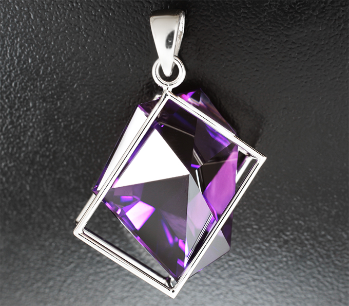 Кулон с чистейшим крупным уругвайским аметистом авторской огранки 30,3 карата