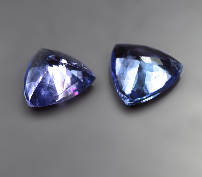 Пара танзанитов 2,3 карата