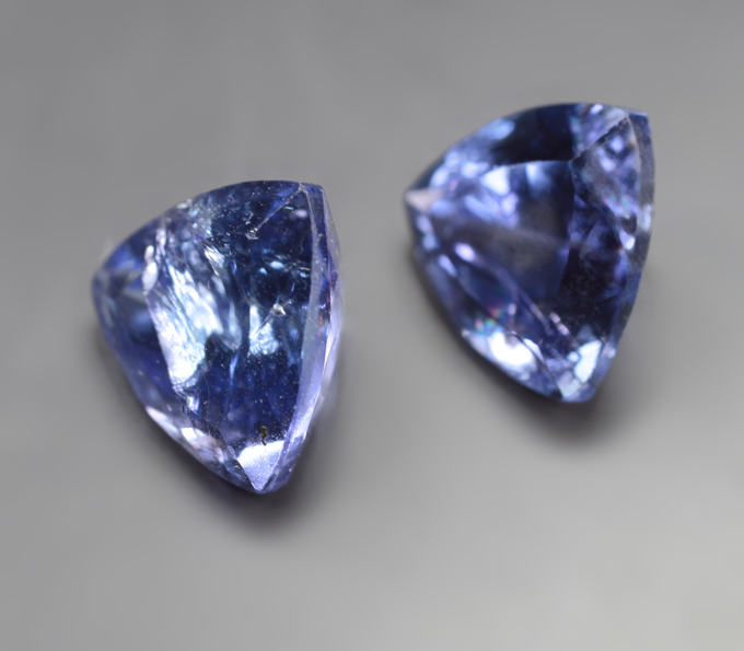 Пара танзанитов 2,96 карата