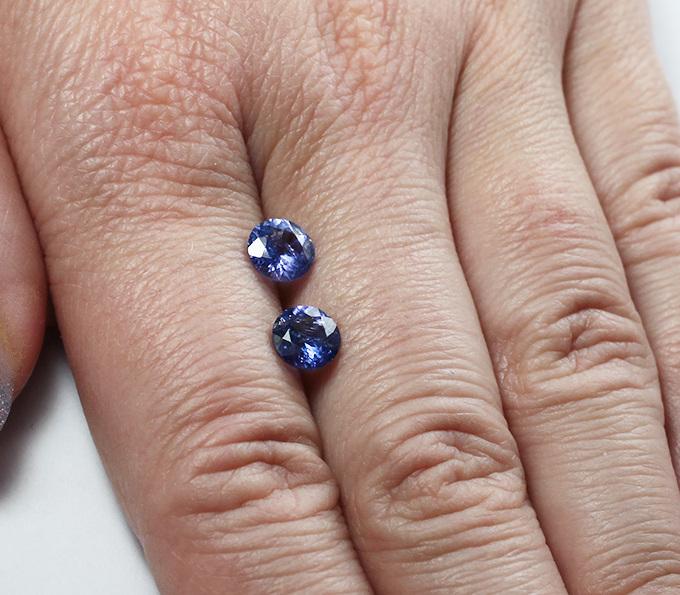 Пара танзанитов 2,02 карата