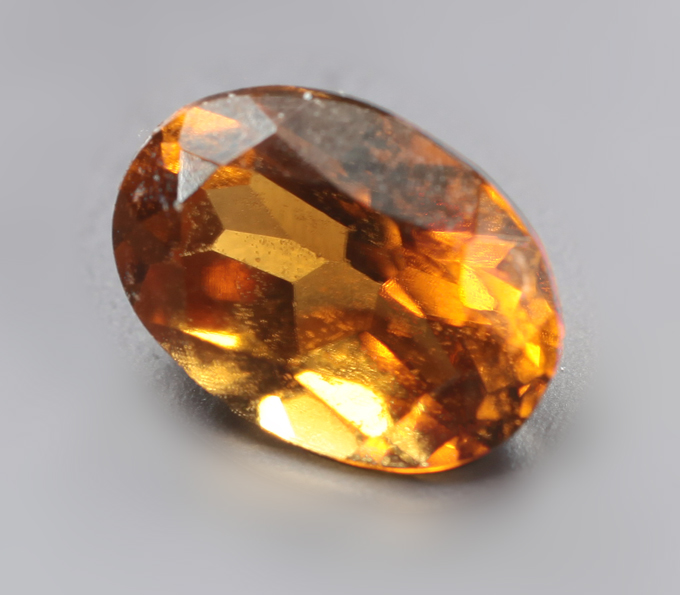 Оранжевато-желтый турмалин 0,7 карата